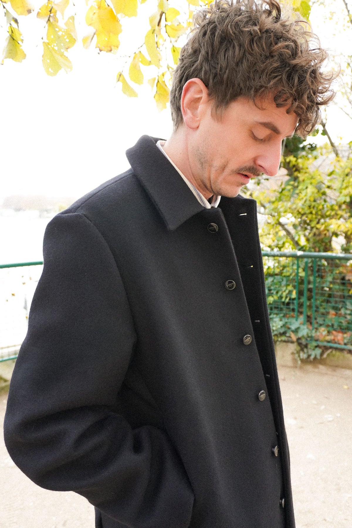 남성용 블랙 울 미니멀 롱코트, Lebrun Paris, Made in France