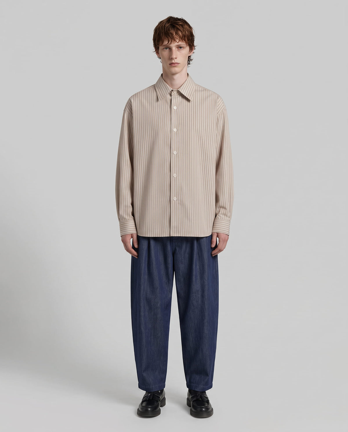 Chemise oversize beige à rayures blanches et bordeaux Lebrun Paris, silhouette